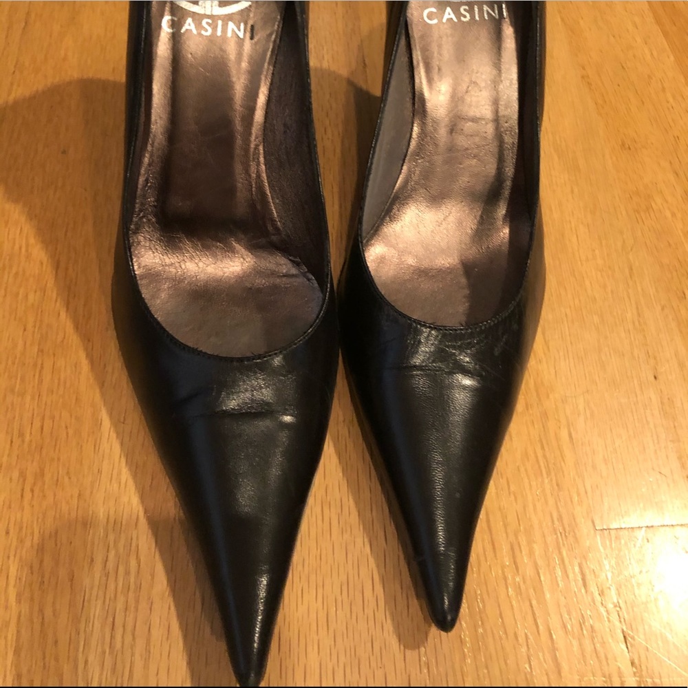 Black Pumps